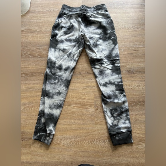 Lululemon Sweatpants (Size 4) - Picture 2 of 3